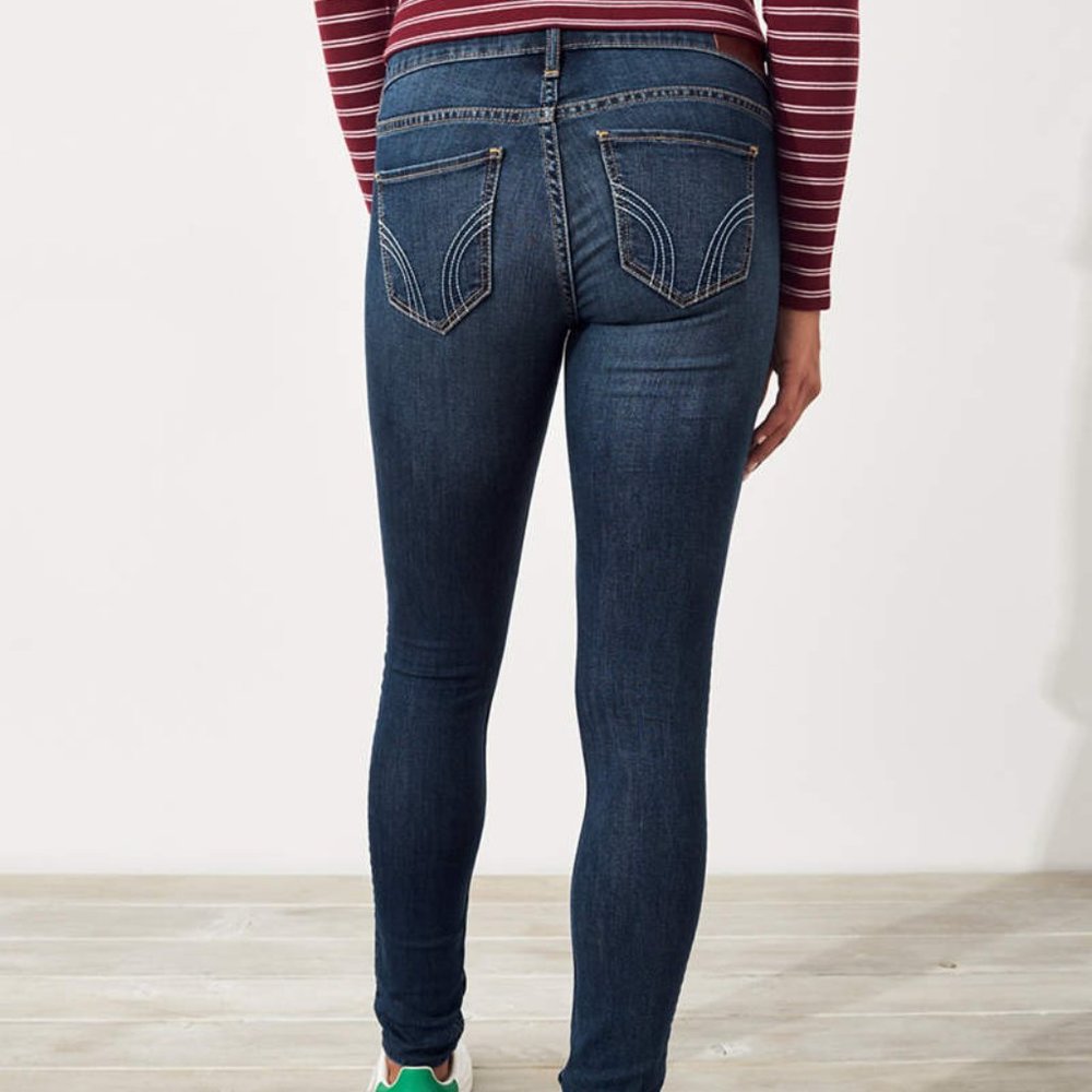 Hollister LowRise Super Skinny Jeans size 00 Short